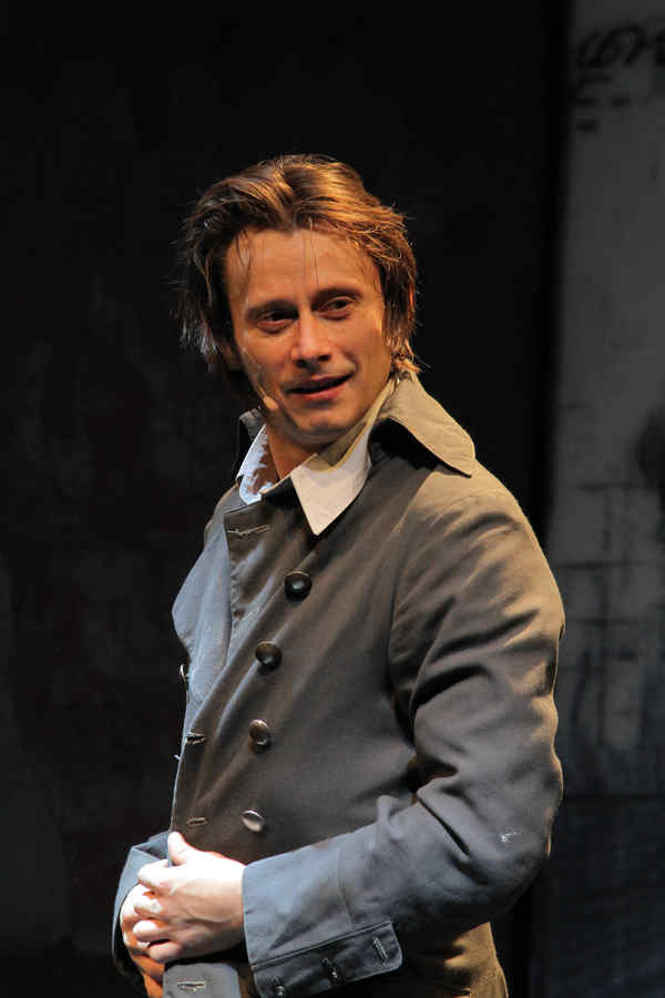 „Însemnările unui nebun”… săli arhipline, aplauze la scenă deschisă, se strigă: Bravo!