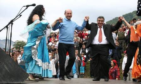 Salbă de aur – cadou pentru EBA, la nuntă, de la Cioabă