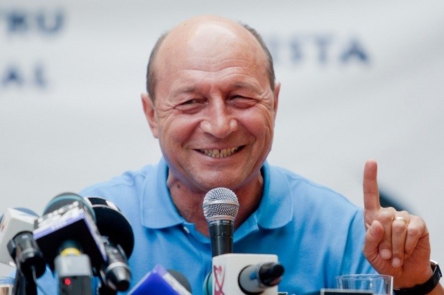 Băsescu: Încerc şi eu să trăiesc, fără voi dacă se poate