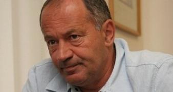 ”Macron s-a prefăcut în ghiocel în fața lui Donald Trump”