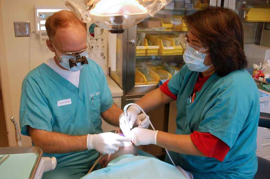 Cancerul de gât, greu de tratat în România