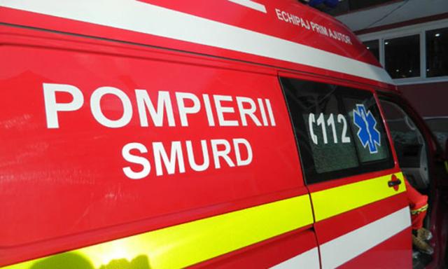 O femeie a sărit pe geam cu copilul în brațe