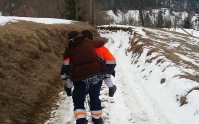 Imagine impresionantă cu un ambulanțier