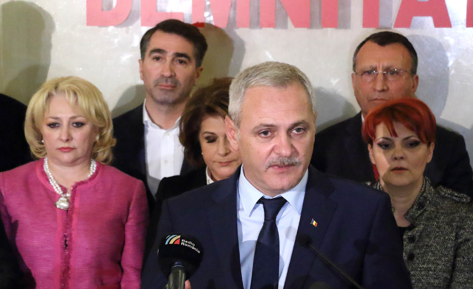 Statutul, buturuga de care se împiedică Dragnea