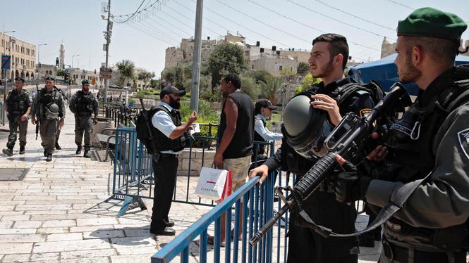 Mai multe zvastici au fost desenate pe clădirea ambasadei Poloniei la Tel Aviv