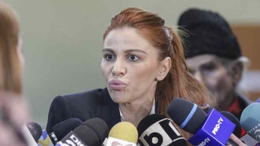 Scandal cu „paradeală” în Parlamentul României (VIDEO)