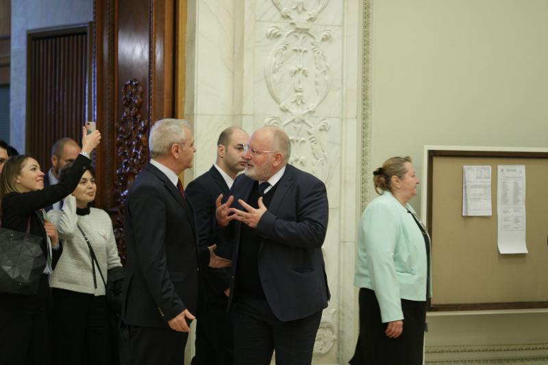 Dragnea n-a văzut, n-a auzit