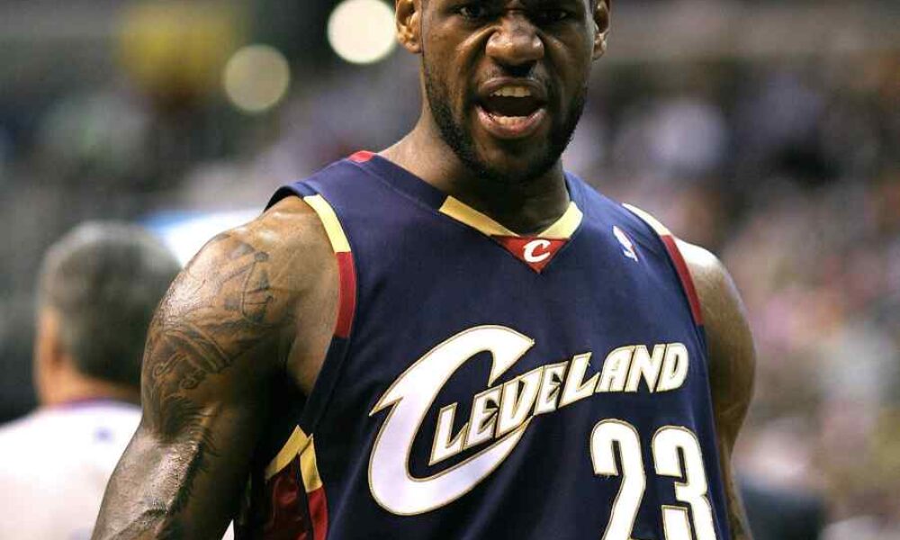 Vrăjitorul LeBron loveşte din nou
