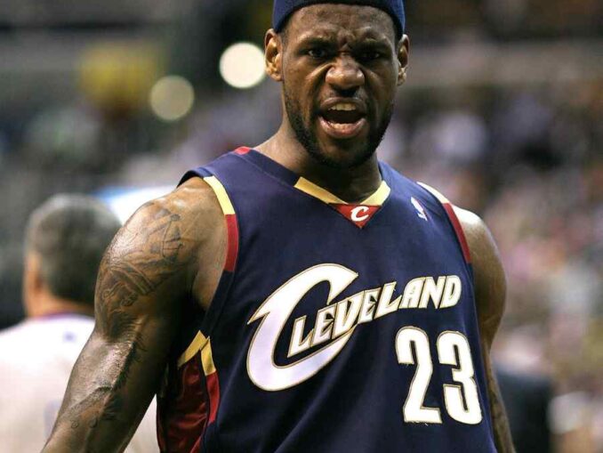 Vrăjitorul LeBron loveşte din nou