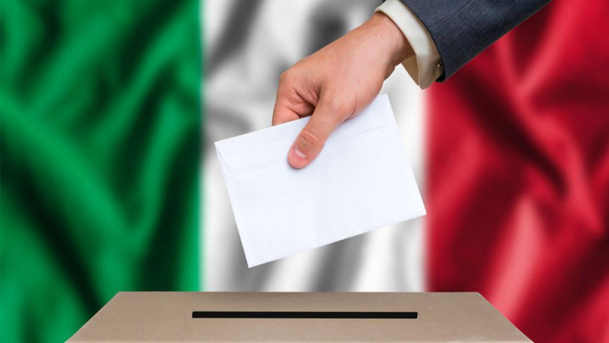 Incidente și cozi la secțiile de votare din unele orașe italiene 