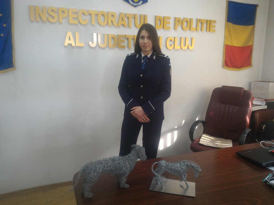 Când nu prinde hoți, creează opere de artă