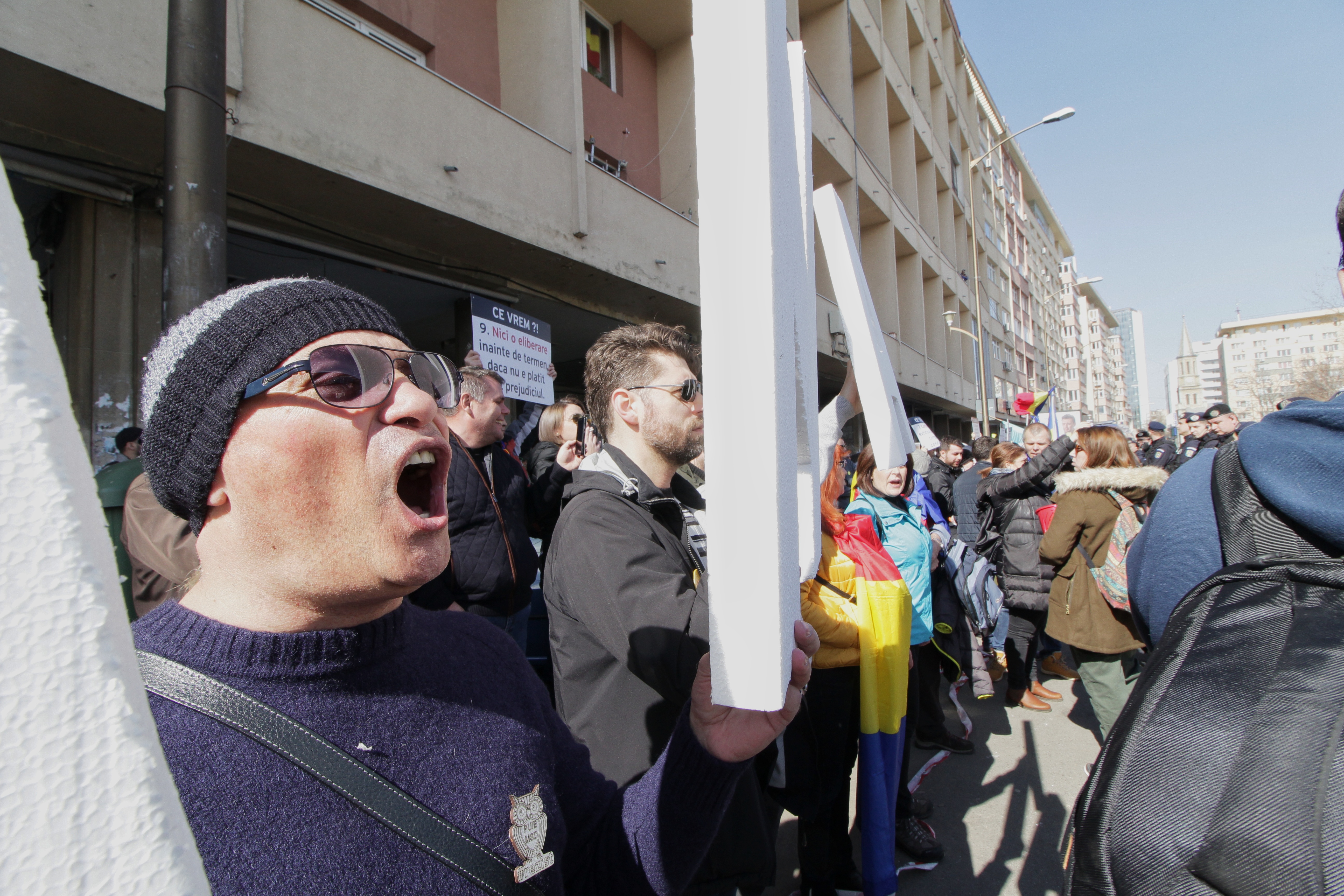 Protestatari săltați și amendați