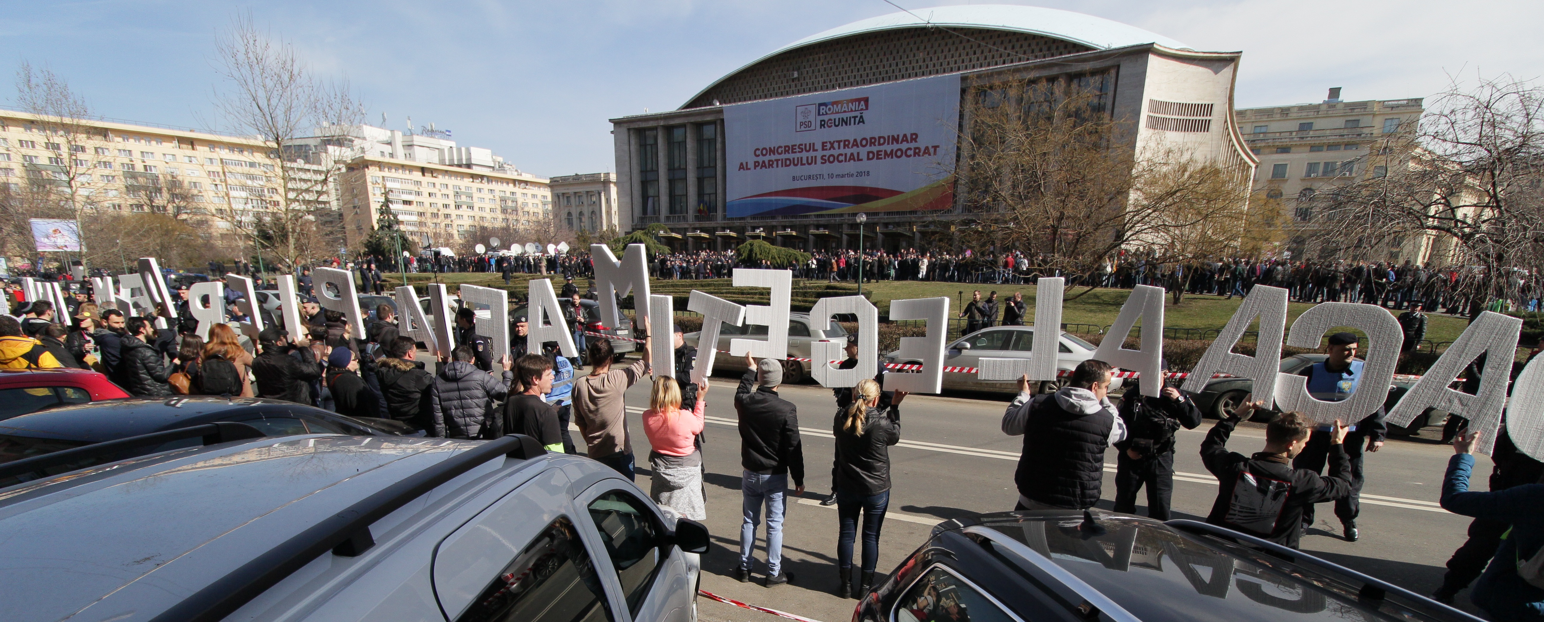 Surdomutul amendat pentru că a „scandat“ la miting
