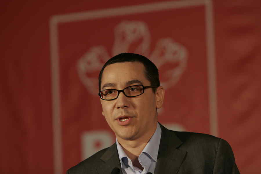 Ponta îl atacă pe Dragnea cu pesta porcină