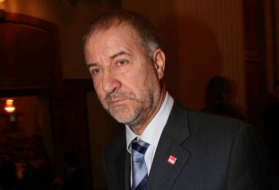 Marius Oprea: Opaschi de la Culte l-a învăţat pe Ion Iliescu să-şi facă cruce