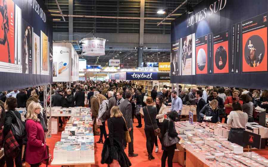 La Salonul de Carte de la Paris, o ofertă pletorică, eclectică şi romantică