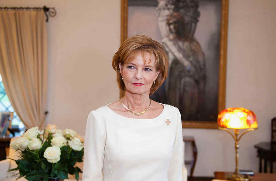 La mulți ani, Majestate!