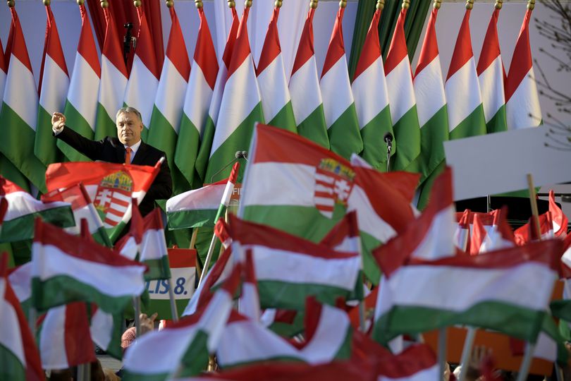 Succes categoric pentru Viktor Orban și-un val de demisii