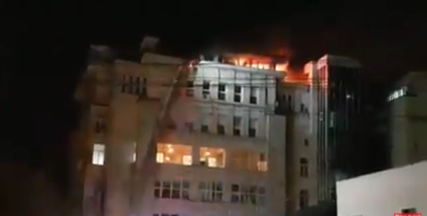 VIDEO Saloane ale unui spital mistuite de foc