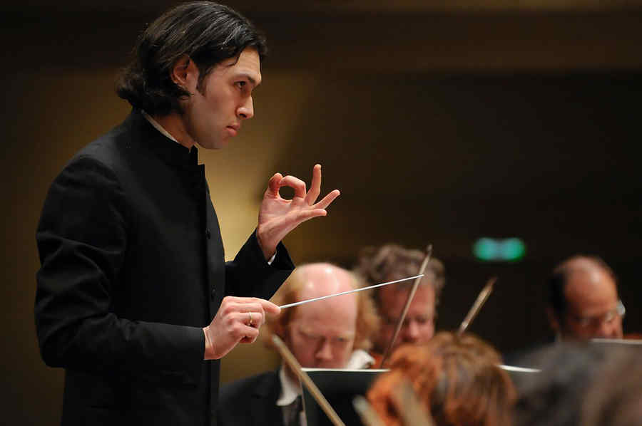 Directorul artistic al Festivalului „George Enescu“, desemnat dirijorul anului