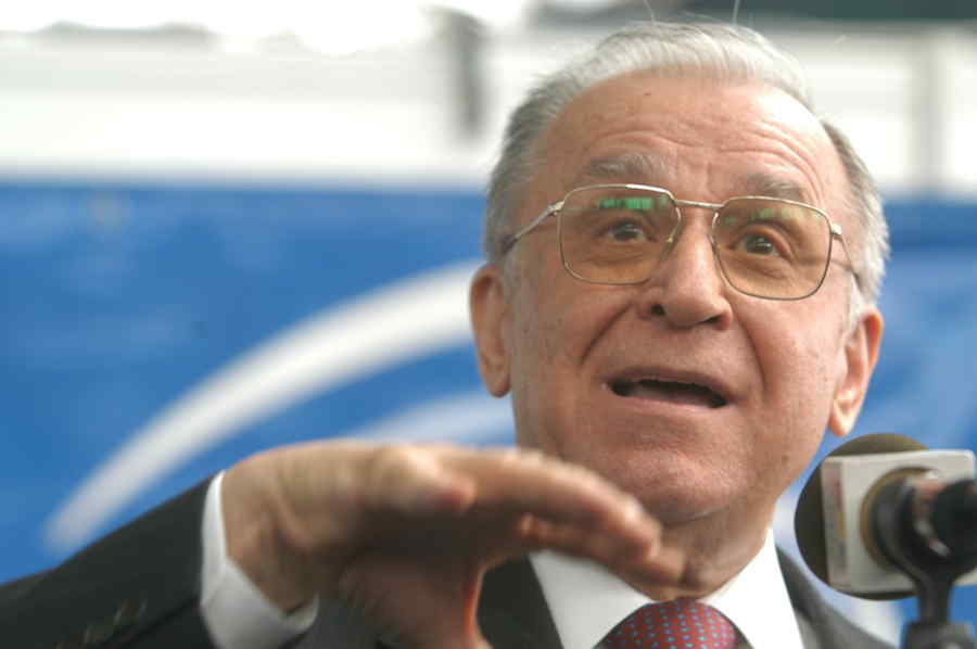 Ion Iliescu este în stare critică