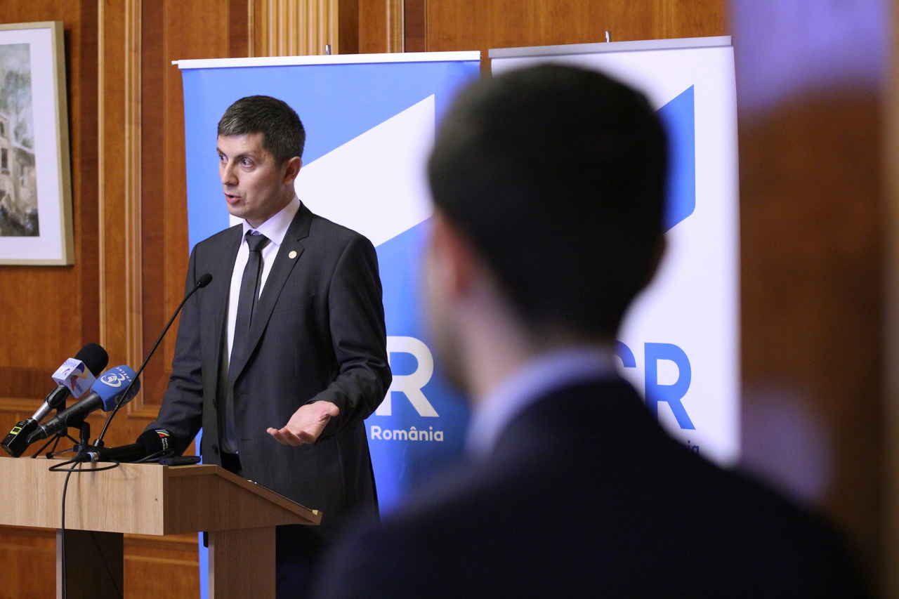 Ce refren mai recită USR?