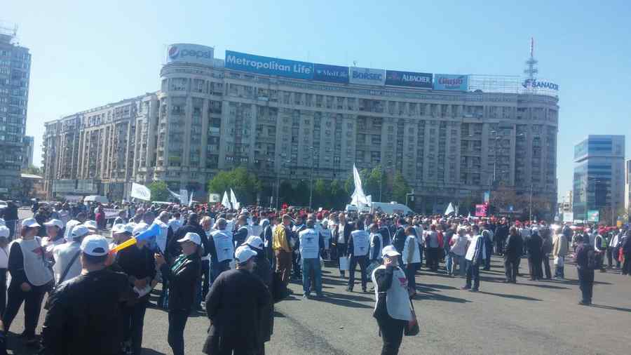 Protest de amploare al ceferiştilor, în faţa Guvernului