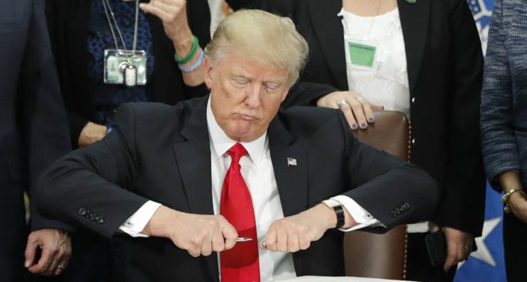 Membri ai administrației Trump, acuzați de nereguli