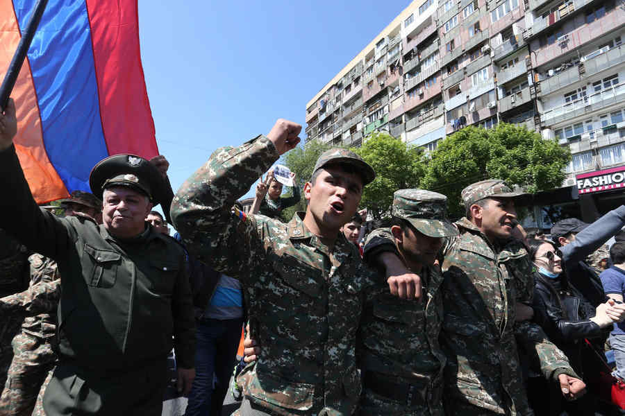 Către o „revoluție colorată“ în Caucazul de Sud?