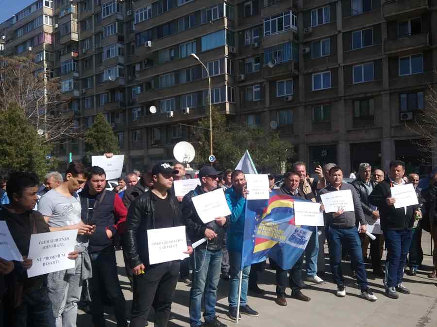 Mii de ceferişti protestează de ziua lor