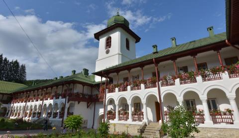 Traseu spiritual: de la Mănăstirea Agapia la Văratec