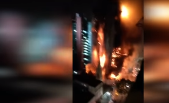 Prăbușirea spectaculoasă a unui zgârie-nori (VIDEO)