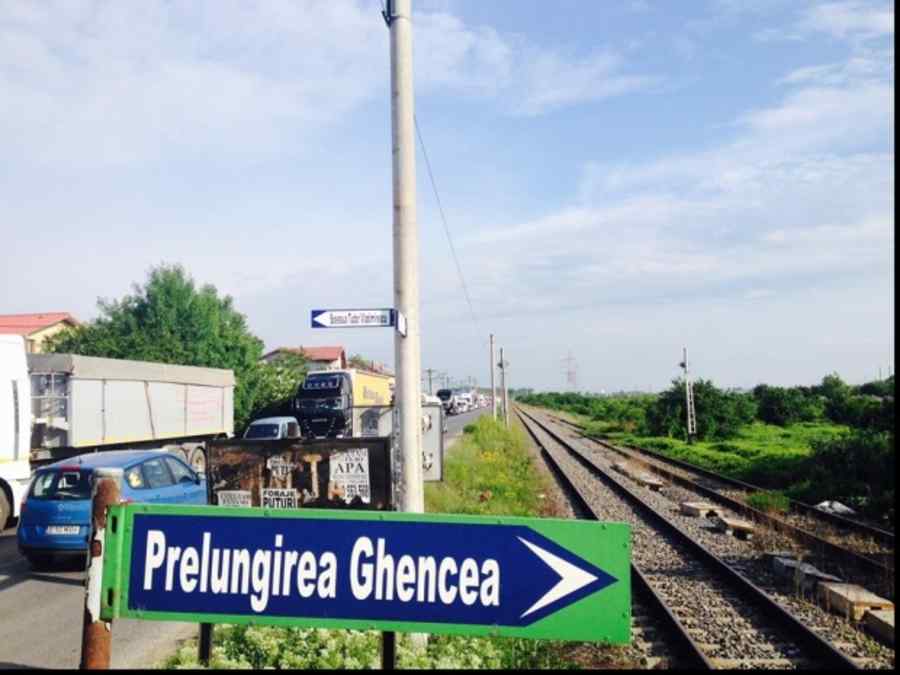 (VIDEO) Încep demolările pentru construirea pasajului de la Domnești