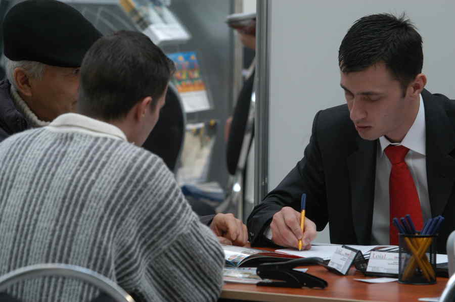 Vieți distruse de abuzurile instituțiilor de credit