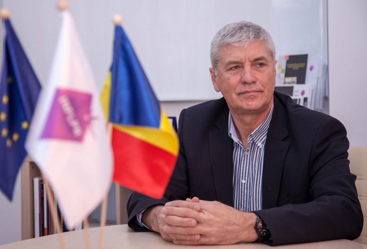 Fizicianul care crește cristale pentru laseri