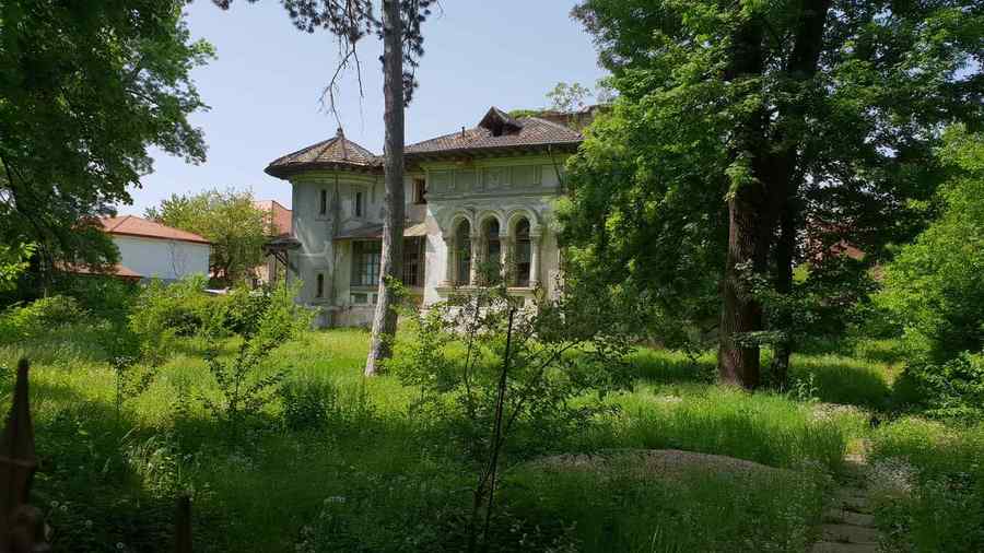 Liber la mutilarea  clădirilor monument!