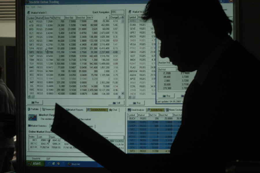 Când doi se bat, al treilea a pierdut: piețele (Update)