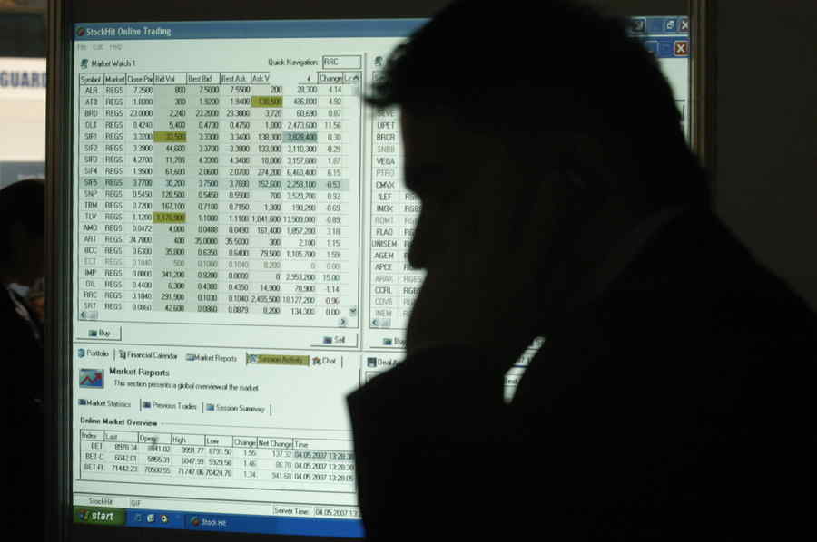 E groasă: Bursele din Golf au scăzut puternic