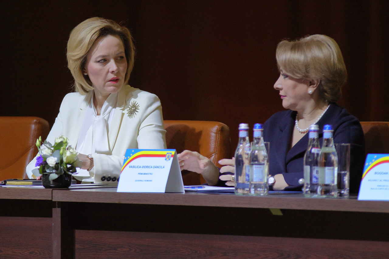 (VIDEO) Cum s-a dus Viorica Dăncilă la inundații