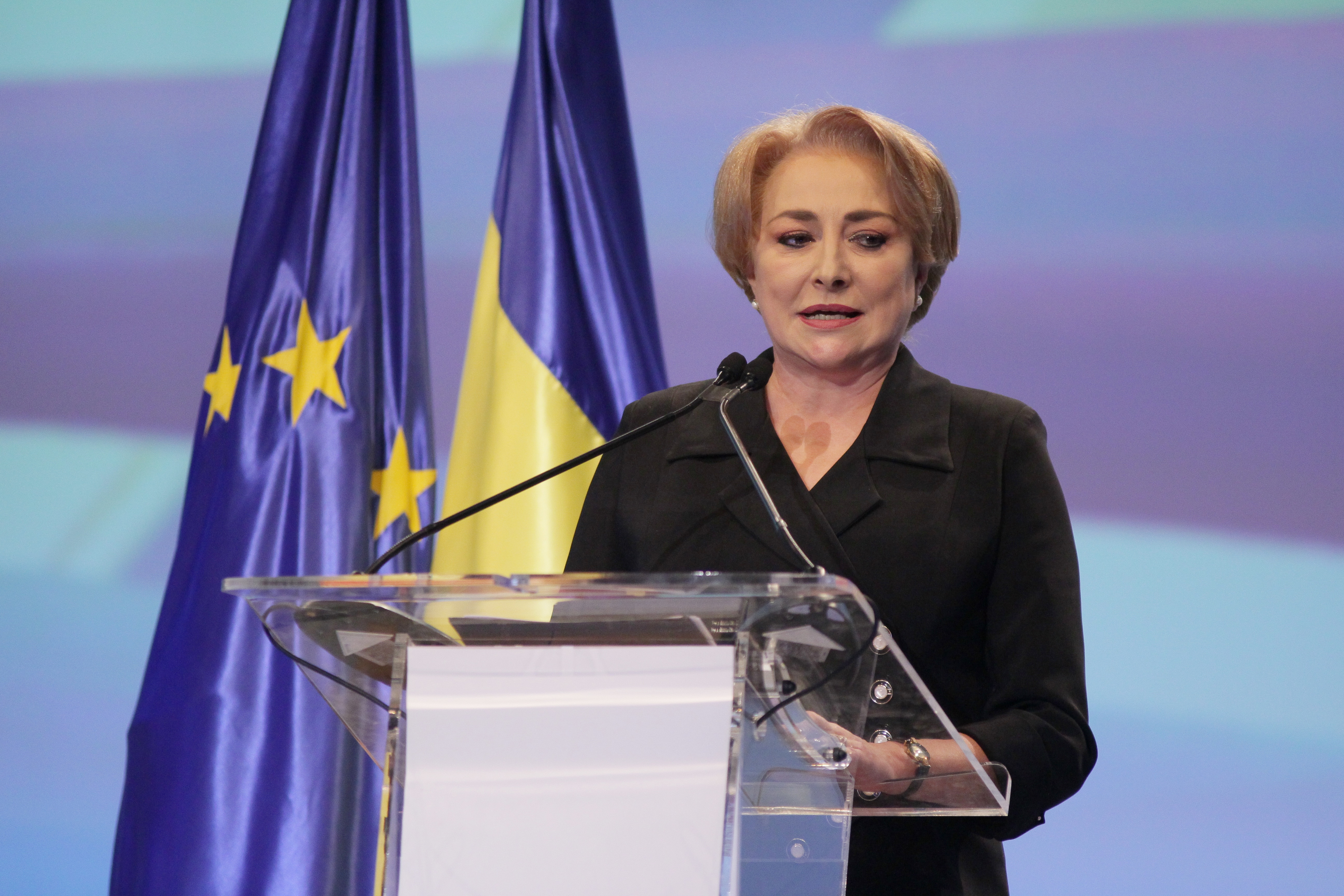 Viorica Dăncilă și-a băgat miniștrii în ședință