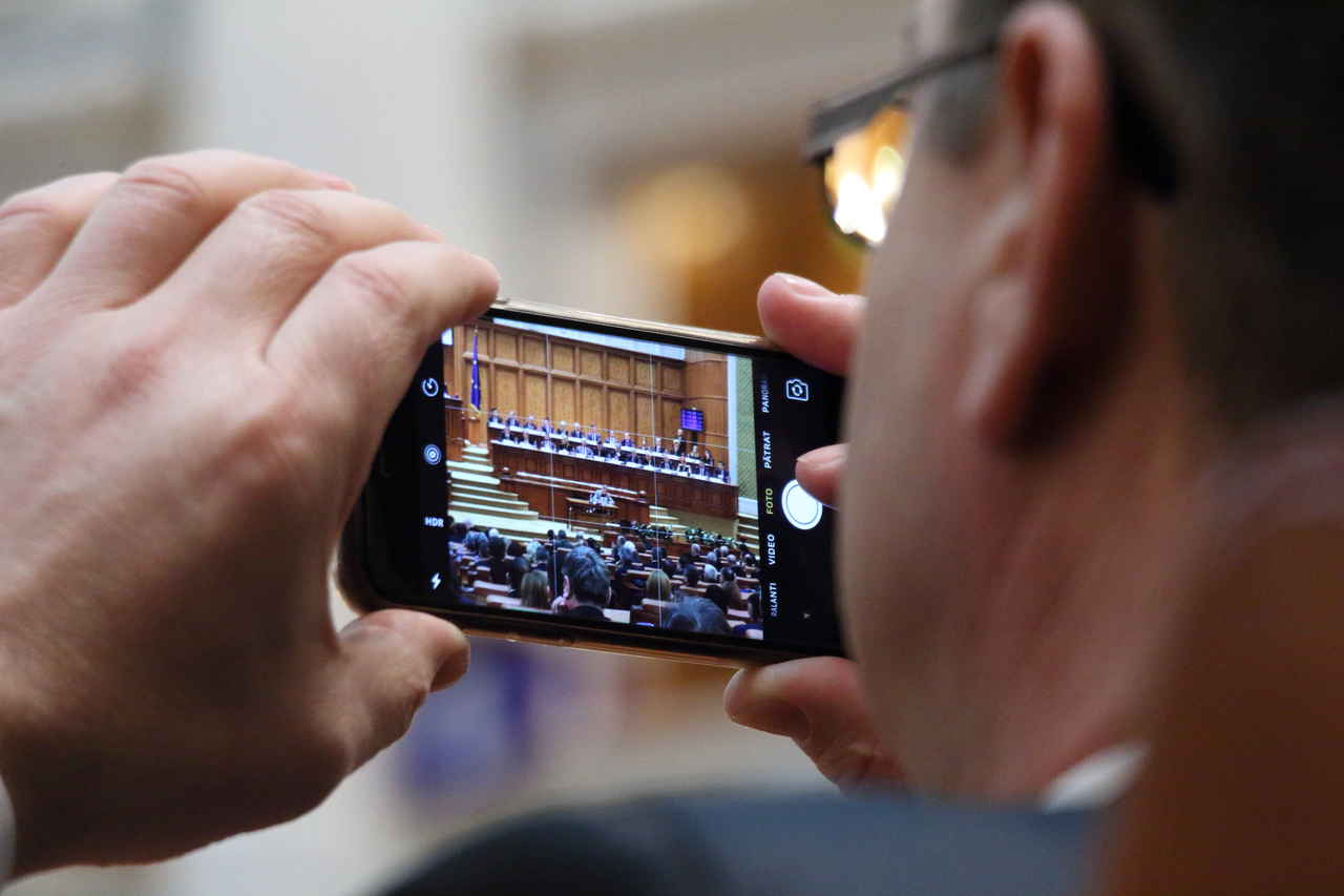 Stânga şi dreapta pe contrasens