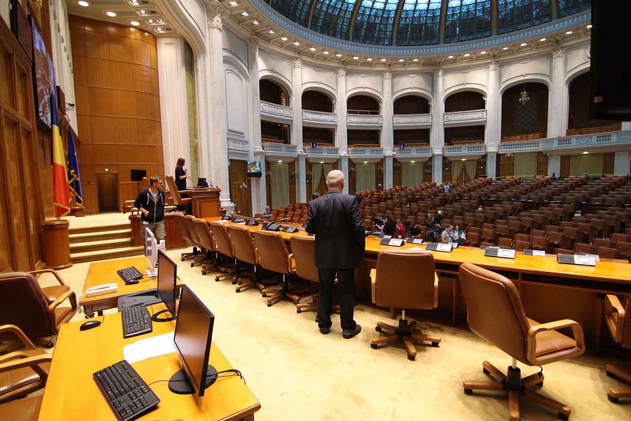 Parlamentarii cer termoscanner la votul de învestire