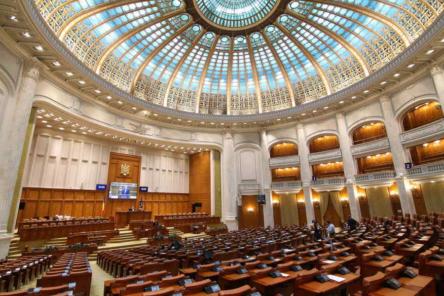 Schimbare, când nu mai au încotro. 21 de deputaţi cu case în Capitală au decontat chirie