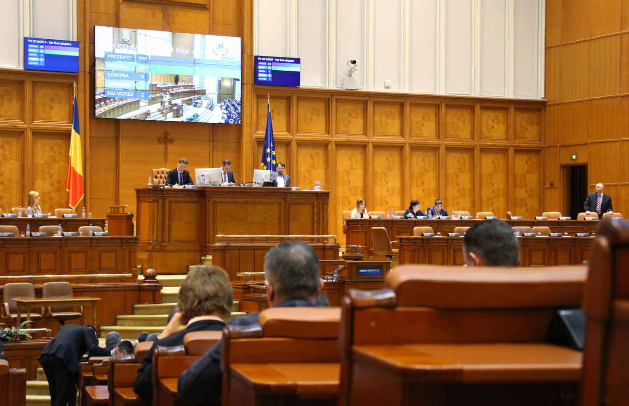 „Priviți”. Supărarea liberalilor înainte de moţiune