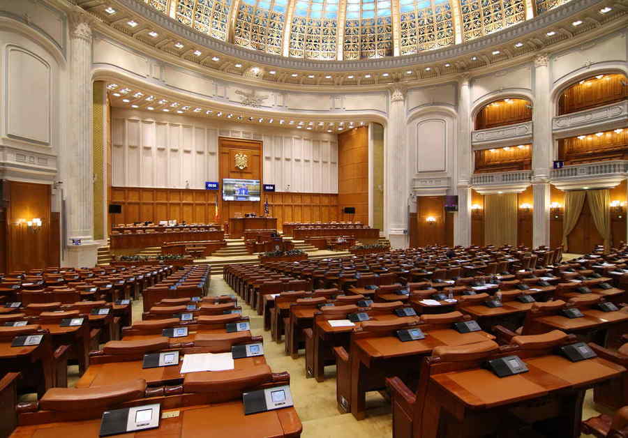 Moțiunea de cenzură, depusă dar necitită