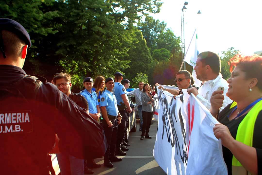 Bulevard bucureştean, blocat de protestatari motorizaţi