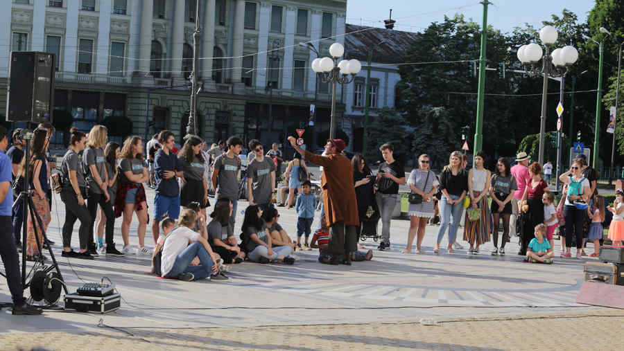 Poveşti teatrale, vise şi încercări, tragic şi comic, dans, musical, culoare şi imagine, la Festivalul Internațional de Teatru Nou