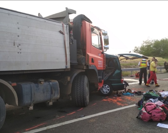 Microbuz plin cu români, accident grav lângă Budapesta (FOTO)