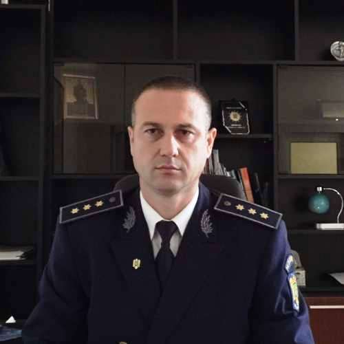 Șef din Poliție la shopping cu mașina unității