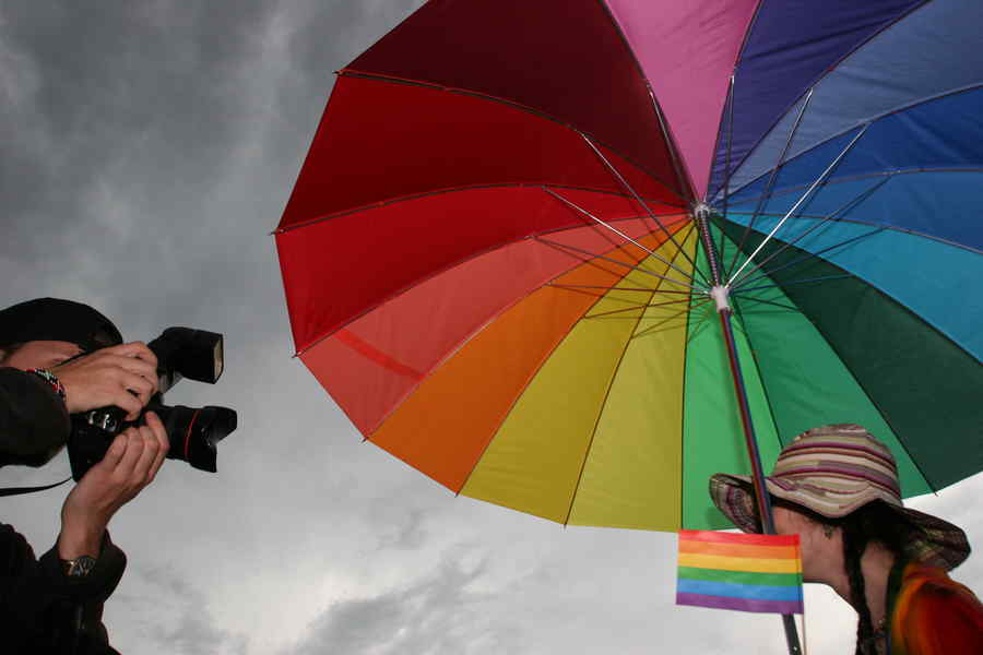 Să angajeze mai mulți transgenderi și elgebetei